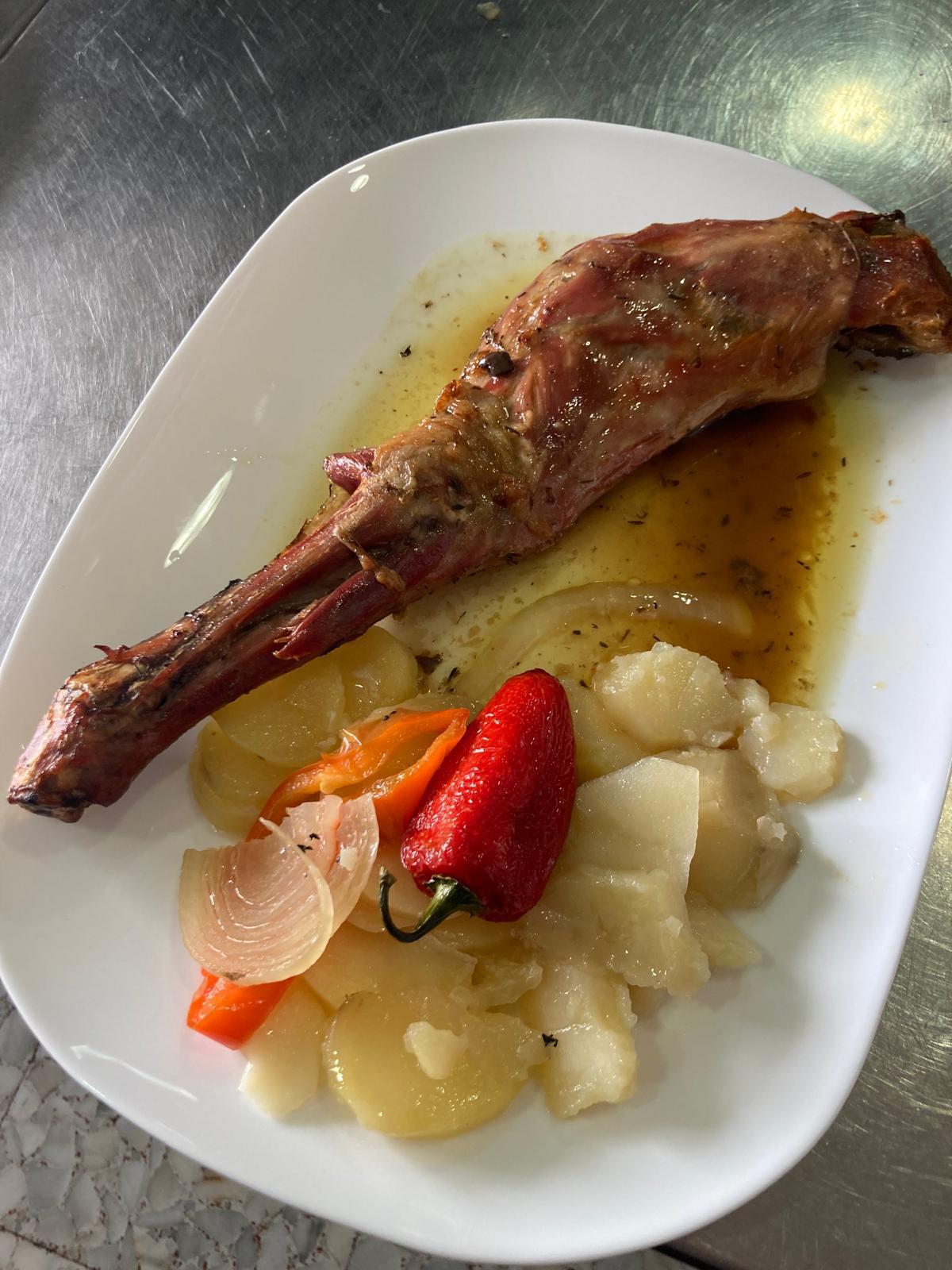 Paletilla de cordero lechal asada