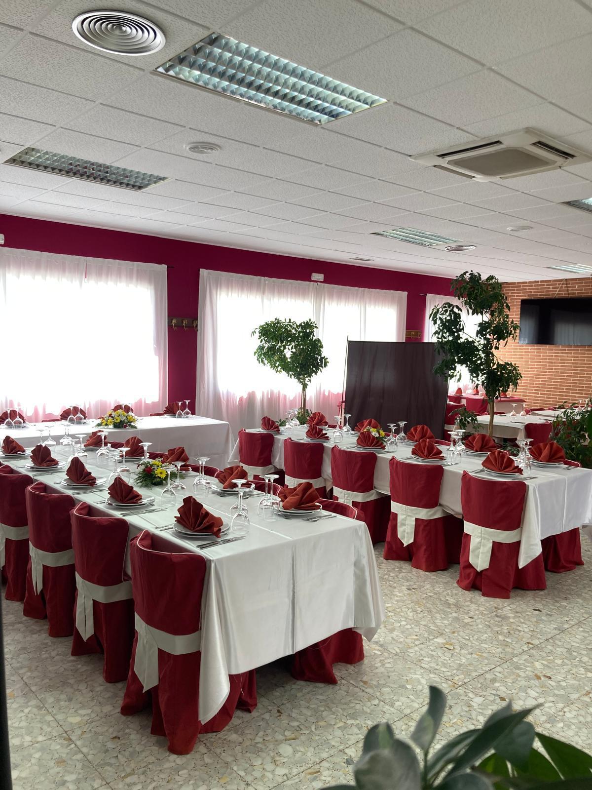 Salón preparado para celebraciones
