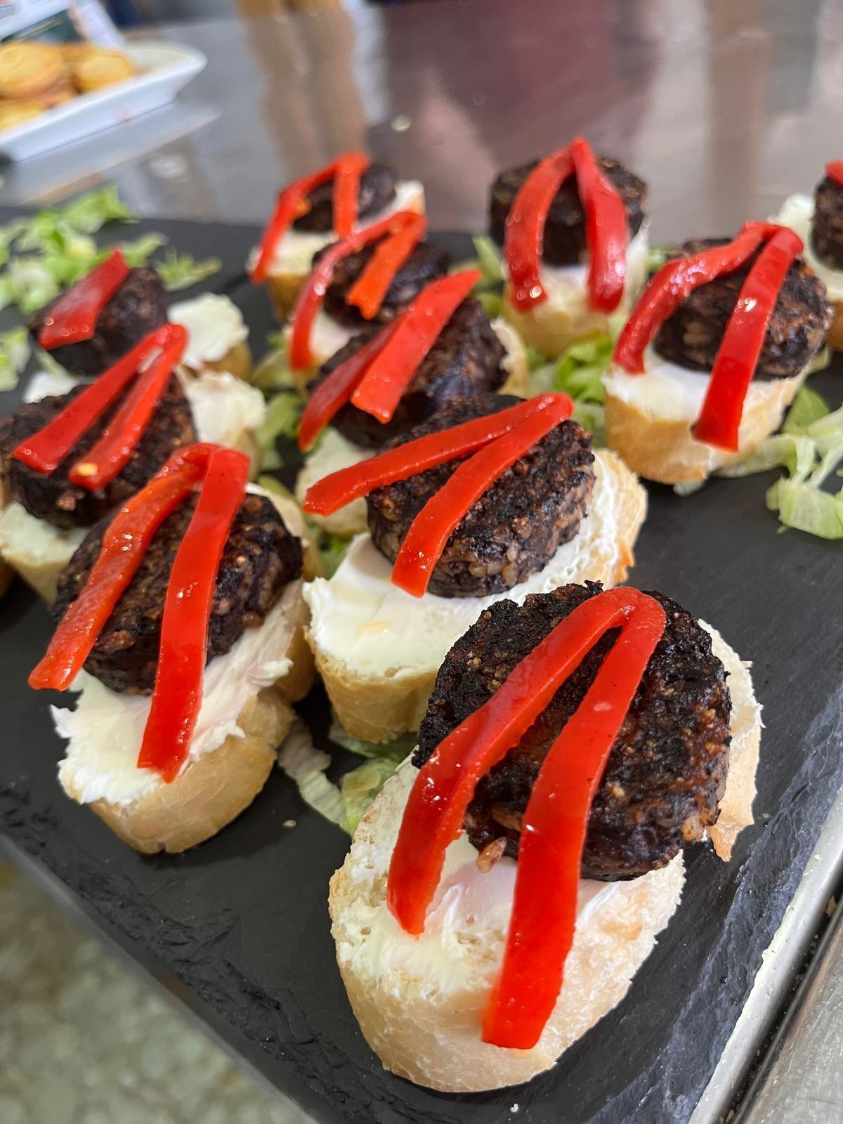 Pinchos de morcilla con piquillo