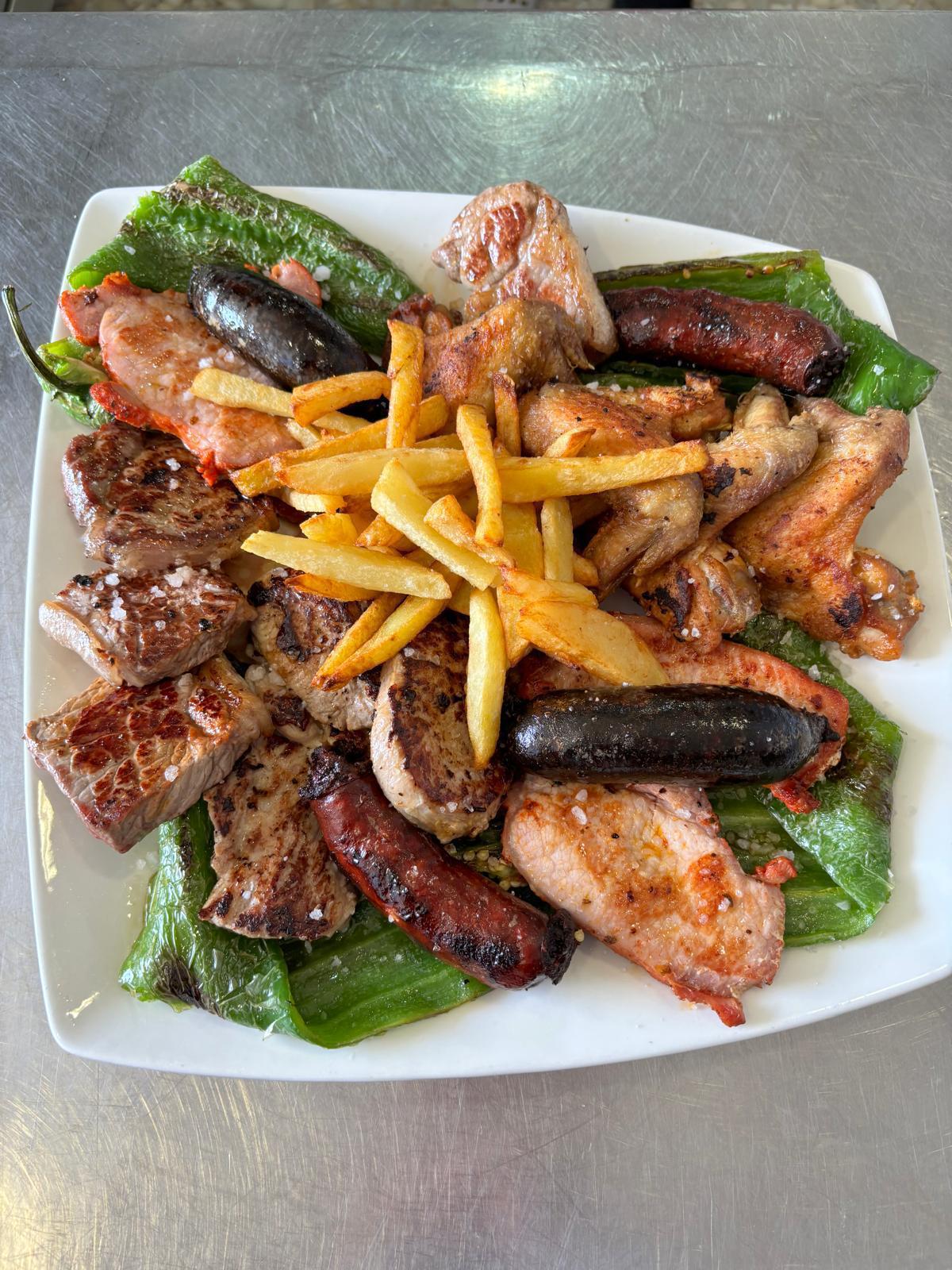 Parrillada de carnes a la brasa